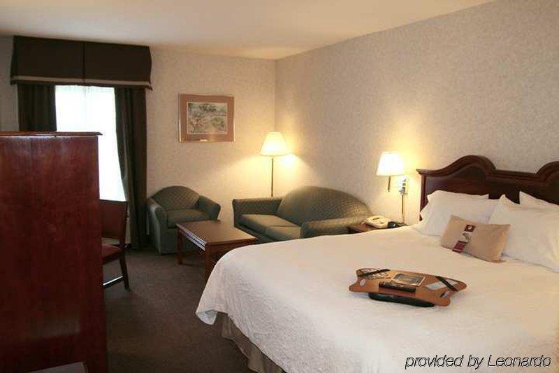 Hampton Inn Мебън Стая снимка