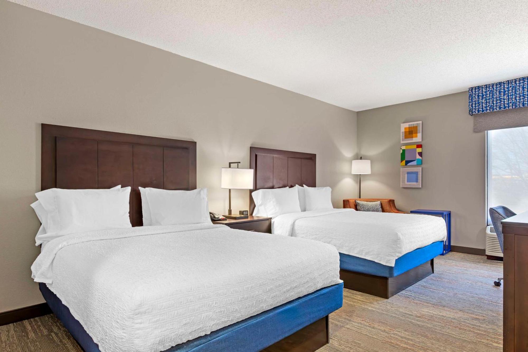 Hampton Inn Мебън Екстериор снимка