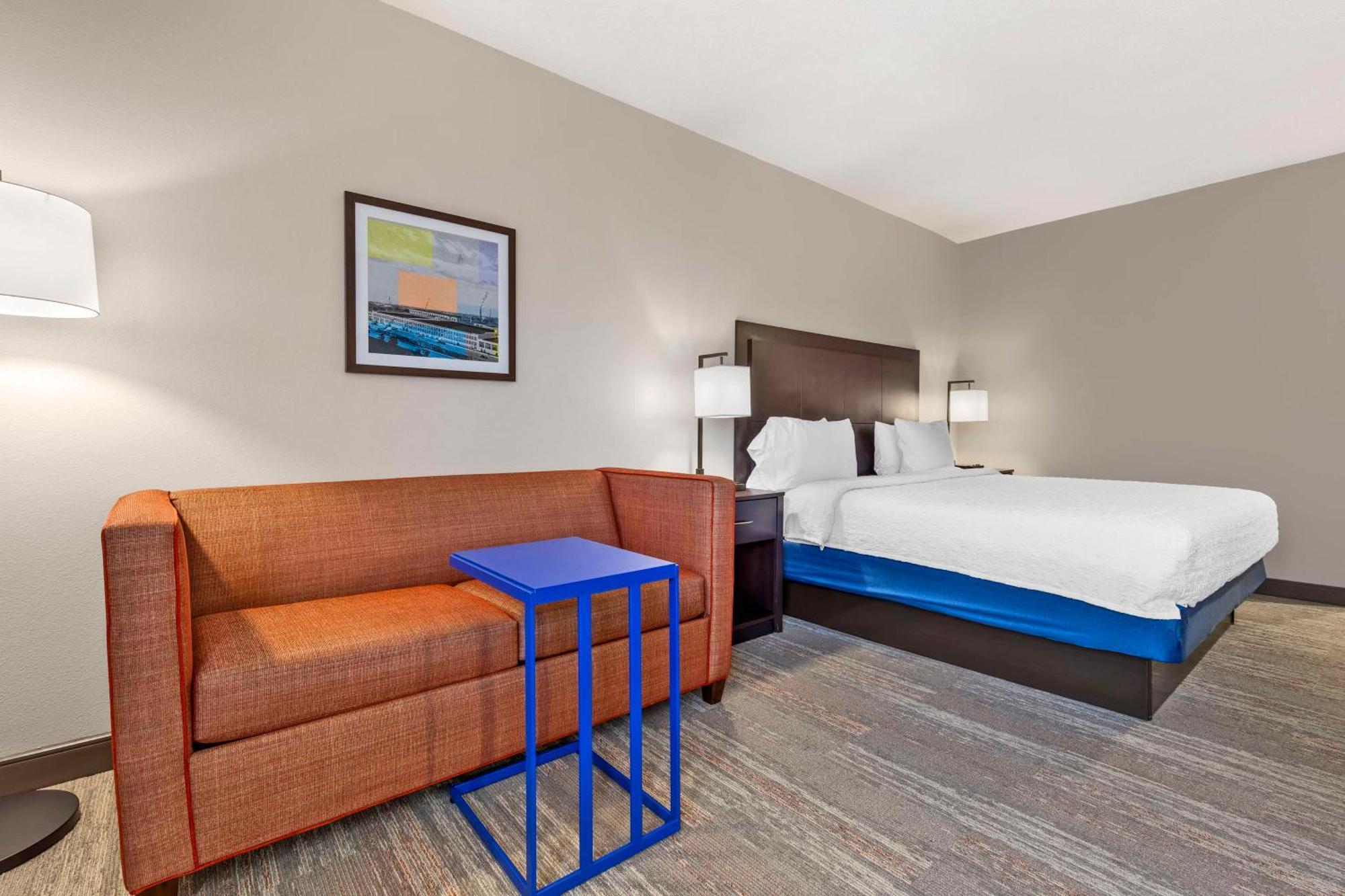 Hampton Inn Мебън Екстериор снимка