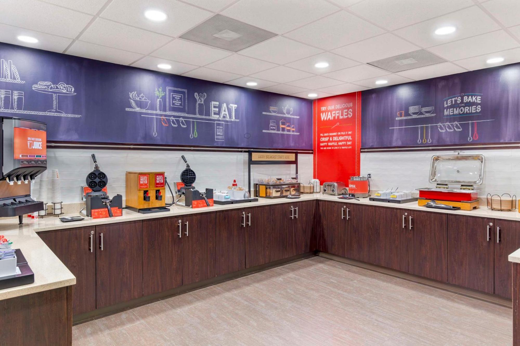 Hampton Inn Мебън Екстериор снимка